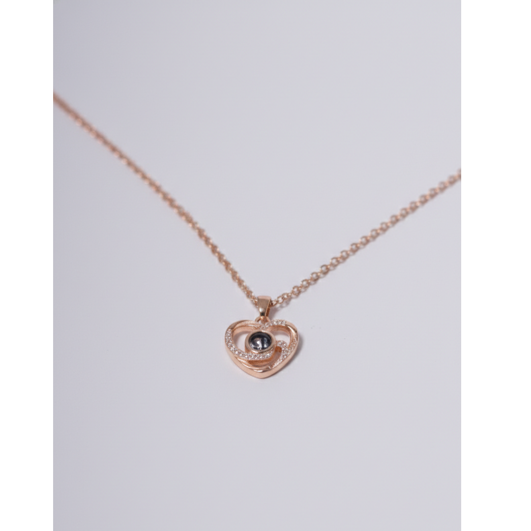 COLLAR CON EMPAQUE DE FLOR ROSA